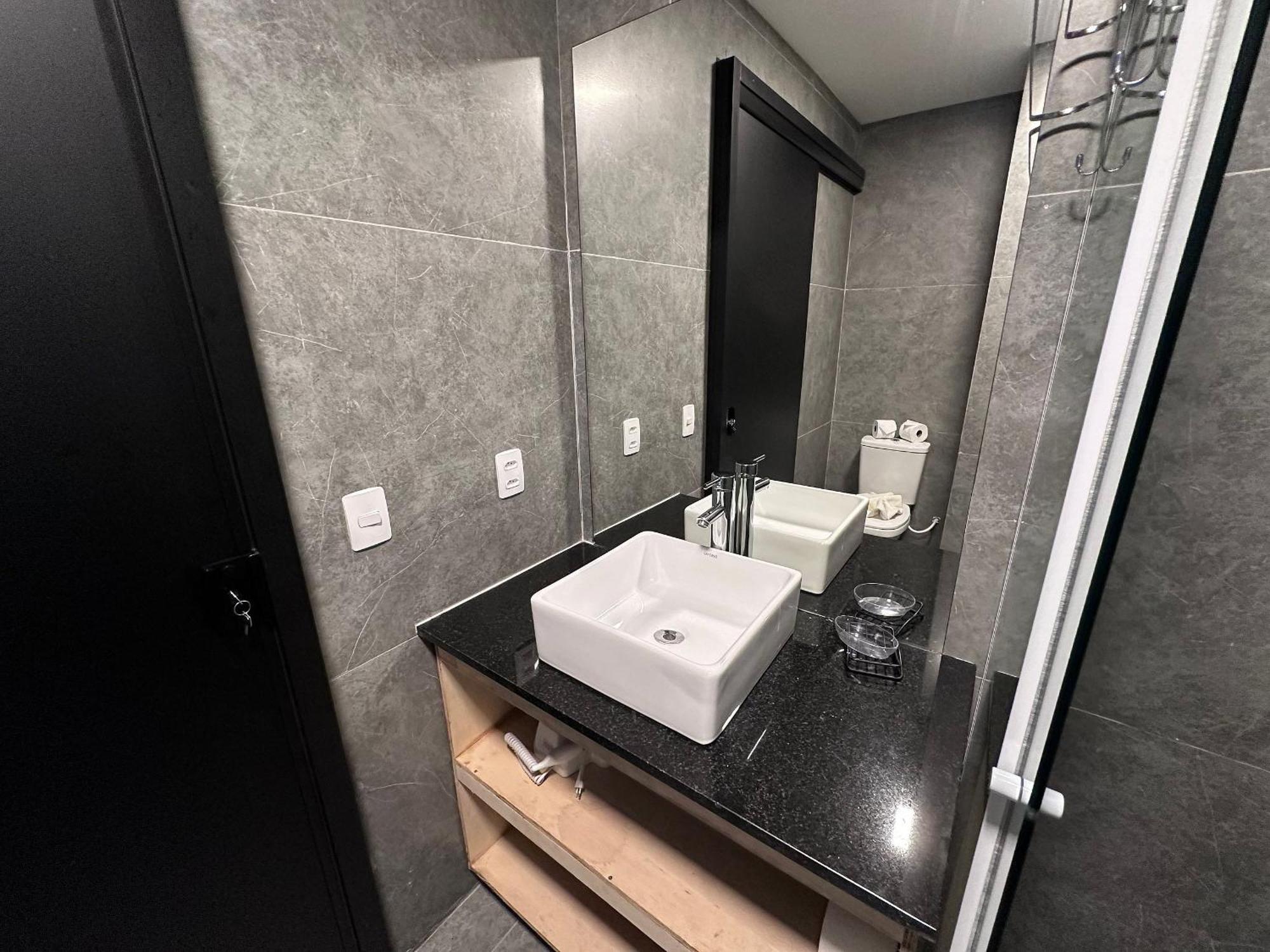 Cama Queen Com Arrumacao Diaria Hotel *
